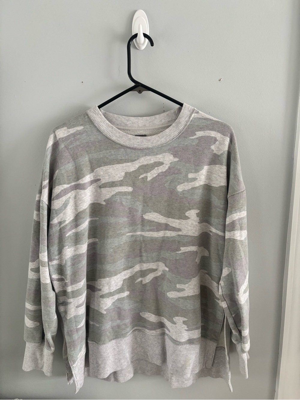 aerie Men's Camo Crewneck Sweatshirt - Gray & Olive